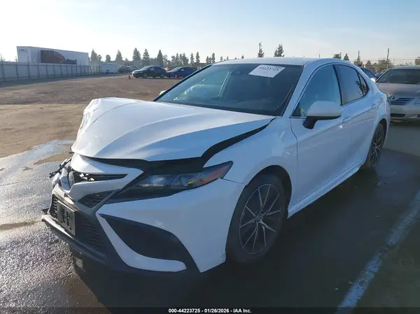 4T1G11AK7MU411326 2021 TOYOTA CAMRY - Image 2