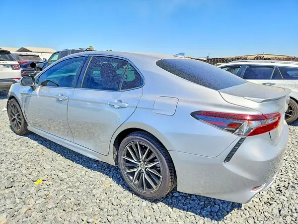4T1G11AK7MU412167 2021 TOYOTA CAMRY - Image 2