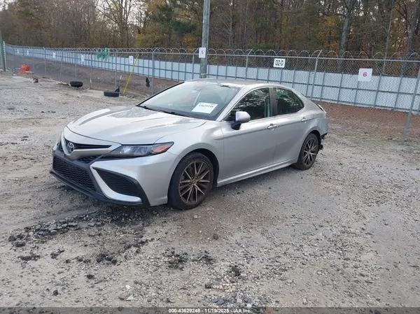 4T1G11AK7MU412413 2021 TOYOTA CAMRY - Image 2