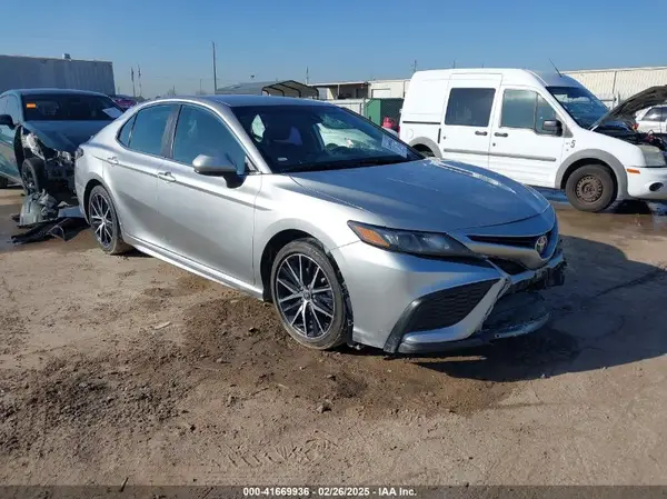 4T1G11AK7MU414517 2021 TOYOTA CAMRY - Image 1