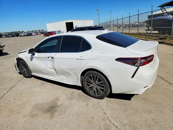 4T1G11AK7MU415263 2021 TOYOTA CAMRY - Image 2