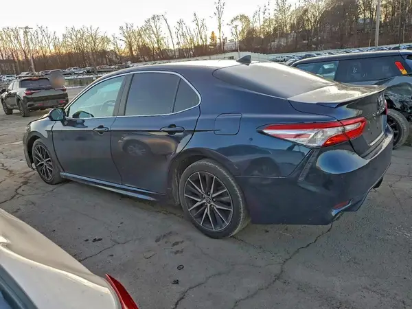 4T1G11AK7MU417823 2021 TOYOTA CAMRY - Image 2