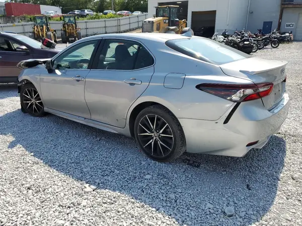 4T1G11AK7MU423525 2021 TOYOTA CAMRY - Image 2