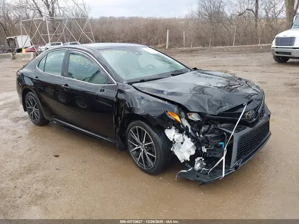 4T1G11AK7MU424156 2021 TOYOTA CAMRY - Image 1
