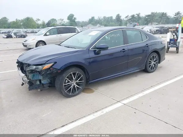 4T1G11AK7MU424285 2021 TOYOTA CAMRY - Image 2