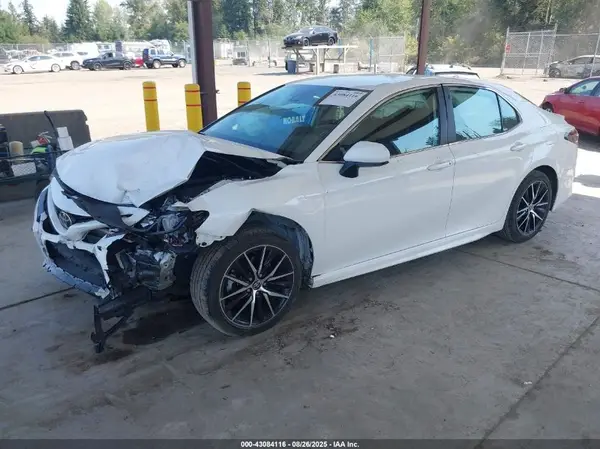 4T1G11AK7MU427672 2021 TOYOTA CAMRY - Image 2