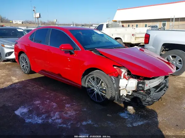 4T1G11AK7MU429910 2021 TOYOTA CAMRY - Image 1
