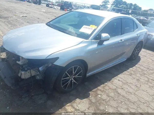 4T1G11AK7MU433679 2021 TOYOTA CAMRY - Image 2