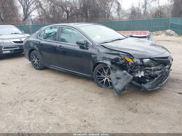 4T1G11AK7MU435982 2021 TOYOTA CAMRY - Image 1