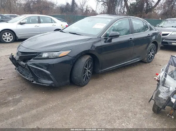 4T1G11AK7MU435982 2021 TOYOTA CAMRY - Image 2