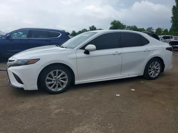 4T1G11AK7MU438977 2021 TOYOTA CAMRY - Image 1