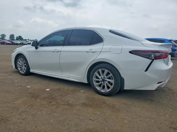 4T1G11AK7MU438977 2021 TOYOTA CAMRY - Image 2