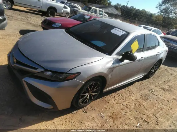 4T1G11AK7MU447808 2021 TOYOTA CAMRY - Image 2