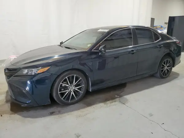 4T1G11AK7MU450420 2021 TOYOTA CAMRY - Image 1
