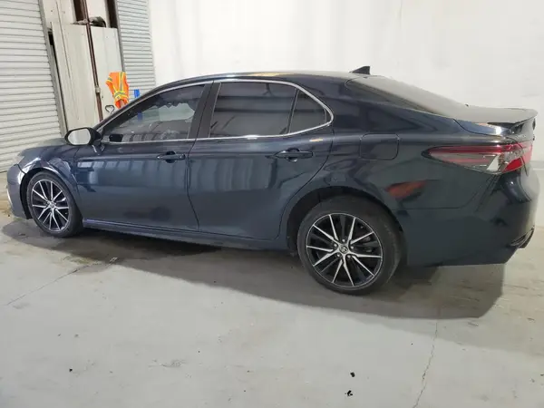 4T1G11AK7MU450420 2021 TOYOTA CAMRY - Image 2