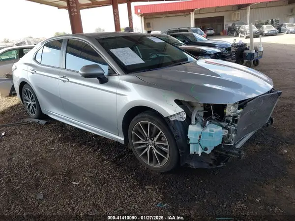 4T1G11AK7MU452250 2021 TOYOTA CAMRY - Image 1
