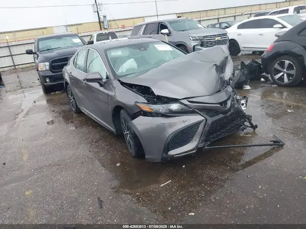 4T1G11AK7MU457948 2021 TOYOTA CAMRY - Image 1
