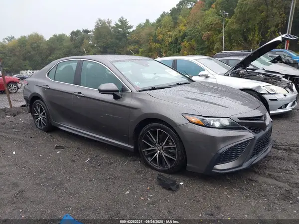 4T1G11AK7MU464608 2021 TOYOTA CAMRY - Image 1