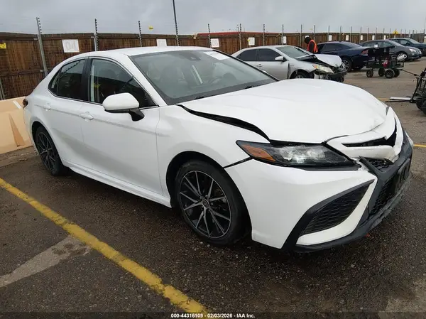 4T1G11AK7MU466326 2021 TOYOTA CAMRY - Image 1