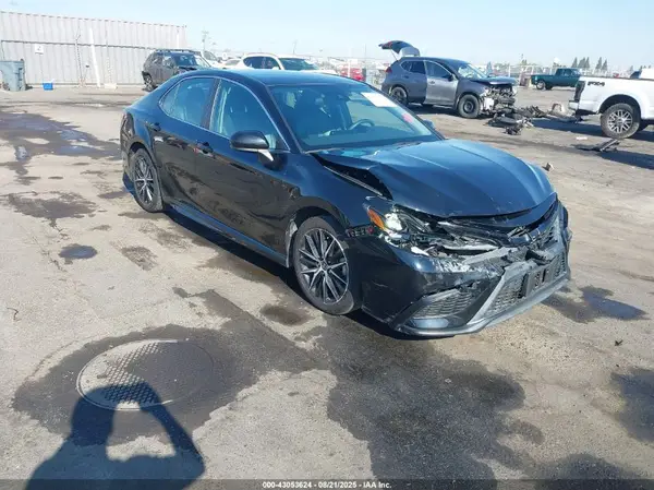 4T1G11AK7MU480548 2021 TOYOTA CAMRY - Image 1
