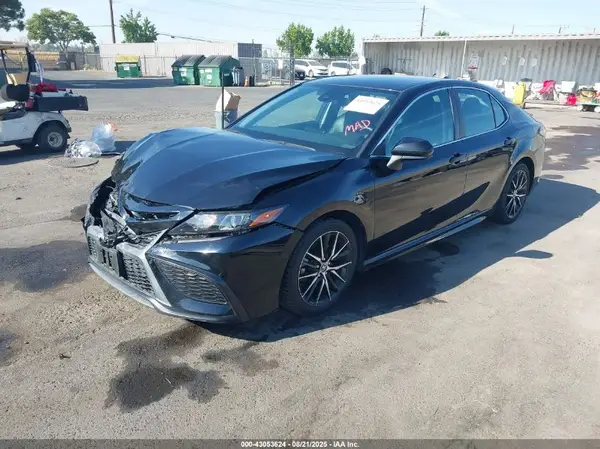 4T1G11AK7MU480548 2021 TOYOTA CAMRY - Image 2