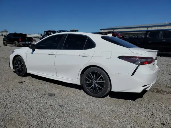 4T1G11AK7MU480923 2021 TOYOTA CAMRY - Image 2