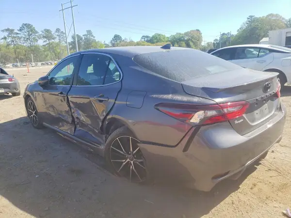 4T1G11AK7MU483806 2021 TOYOTA CAMRY - Image 2