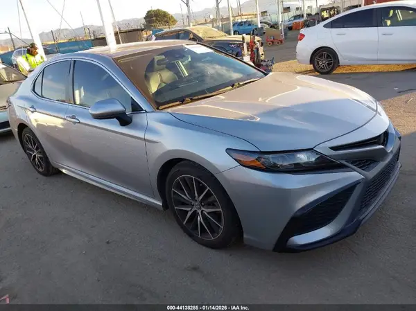 4T1G11AK7MU488519 2021 TOYOTA CAMRY - Image 1