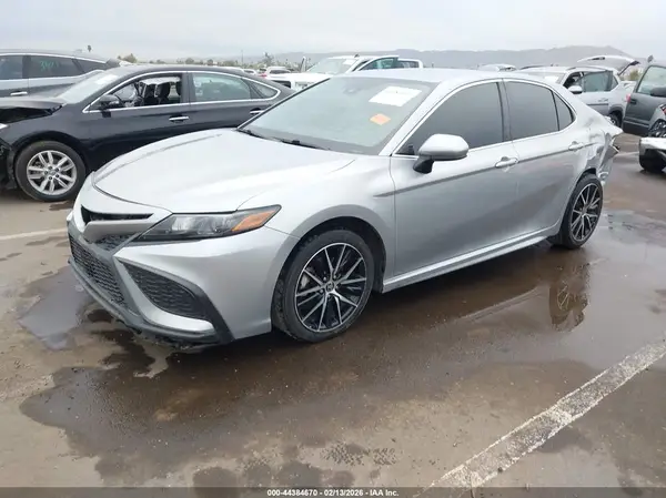 4T1G11AK7MU489167 2021 TOYOTA CAMRY - Image 2