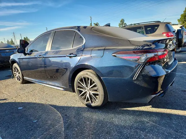 4T1G11AK7MU492618 2021 TOYOTA CAMRY - Image 2