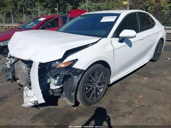 4T1G11AK7MU493834 2021 TOYOTA CAMRY - Image 2