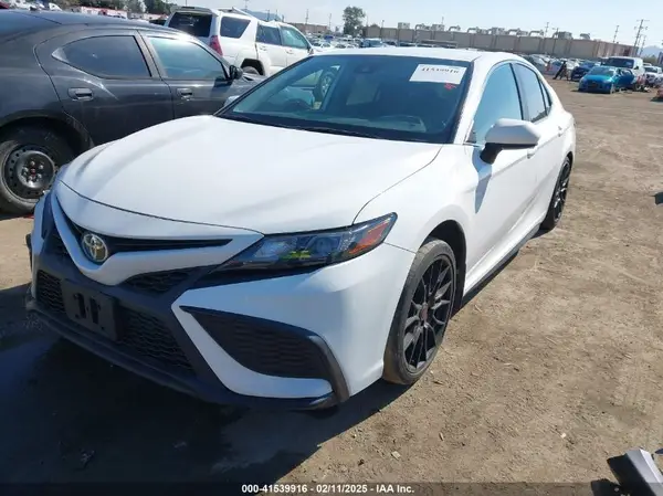 4T1G11AK7MU498046 2021 TOYOTA CAMRY - Image 2