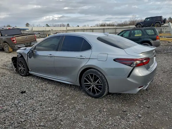 4T1G11AK7MU513838 2021 TOYOTA CAMRY - Image 2