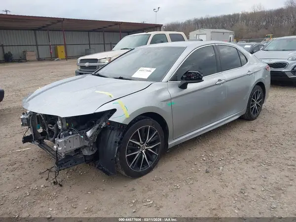 4T1G11AK7MU516884 2021 TOYOTA CAMRY - Image 2