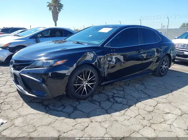 4T1G11AK7MU517047 2021 TOYOTA CAMRY - Image 2