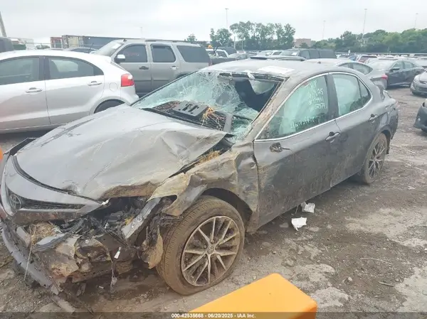 4T1G11AK7MU523771 2021 TOYOTA CAMRY - Image 2