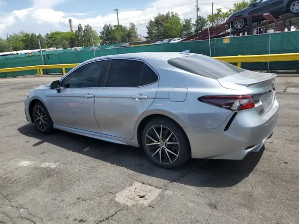 4T1G11AK7MU524368 2021 TOYOTA CAMRY - Image 2
