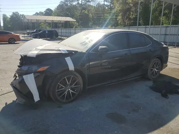 4T1G11AK7MU527853 2021 TOYOTA CAMRY - Image 1