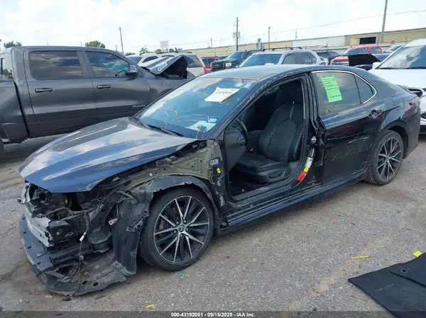 4T1G11AK7MU529201 2021 TOYOTA CAMRY - Image 2