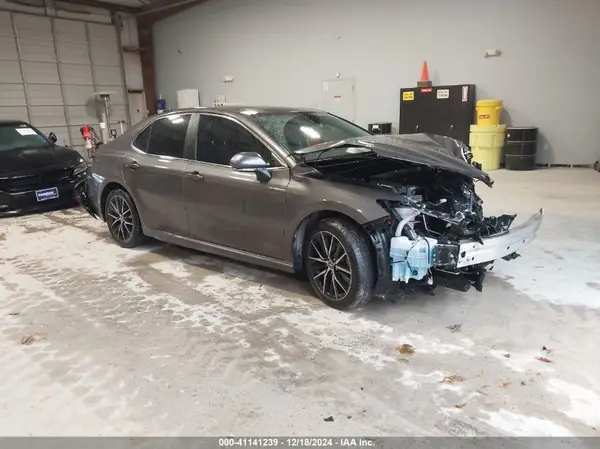 4T1G11AK7MU531241 2021 TOYOTA CAMRY - Image 1