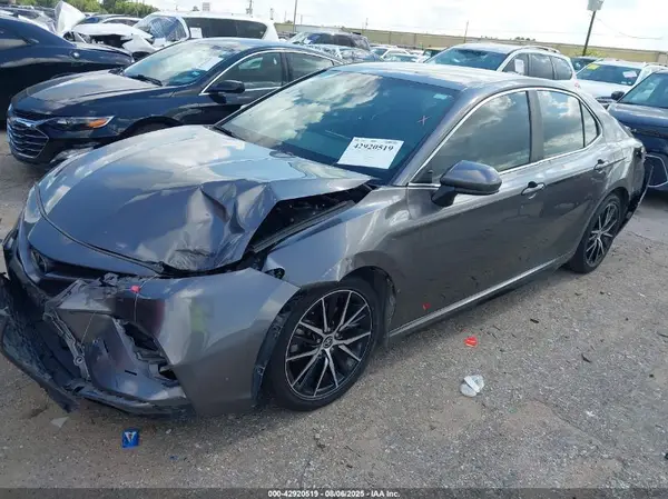 4T1G11AK7MU536214 2021 TOYOTA CAMRY - Image 2