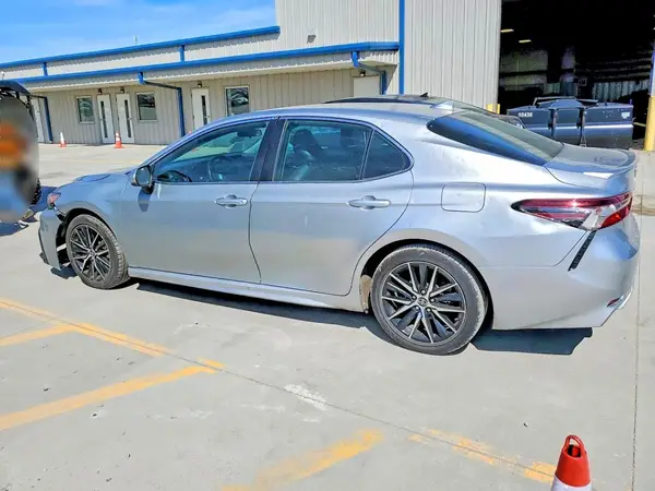 4T1G11AK7MU540702 2021 TOYOTA CAMRY - Image 2