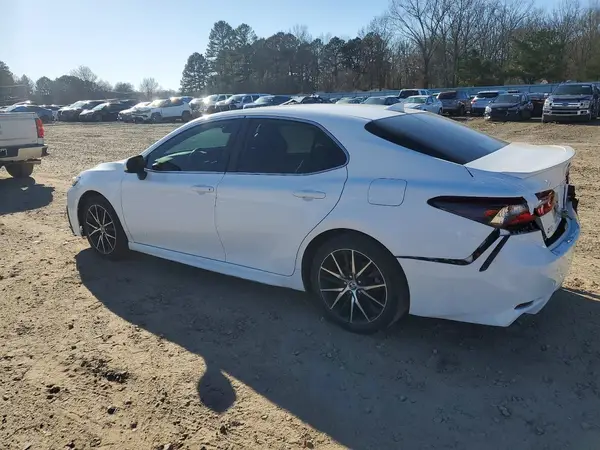 4T1G11AK7MU542773 2021 TOYOTA CAMRY - Image 2