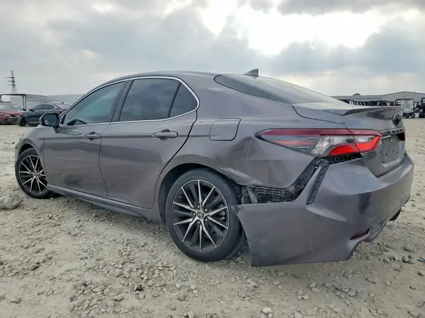 4T1G11AK7MU543616 2021 TOYOTA CAMRY - Image 2