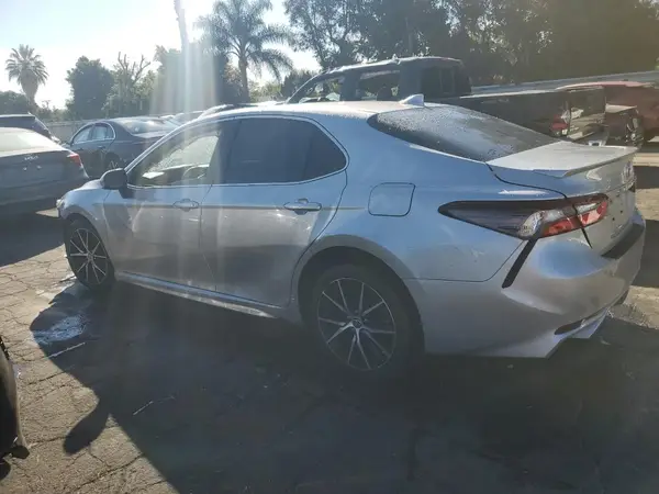 4T1G11AK7MU544314 2021 TOYOTA CAMRY - Image 2