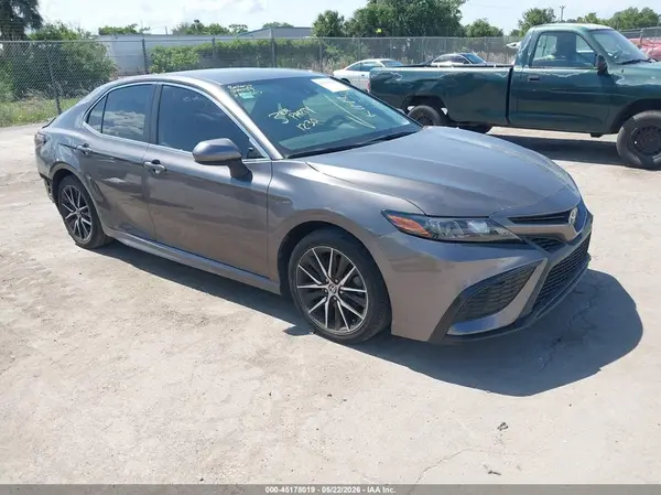 4T1G11AK7MU549559 2021 TOYOTA CAMRY - Image 1