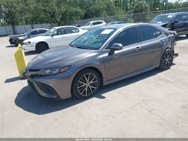 4T1G11AK7MU549559 2021 TOYOTA CAMRY - Image 2