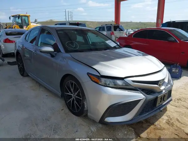4T1G11AK7MU549948 2021 TOYOTA CAMRY - Image 1