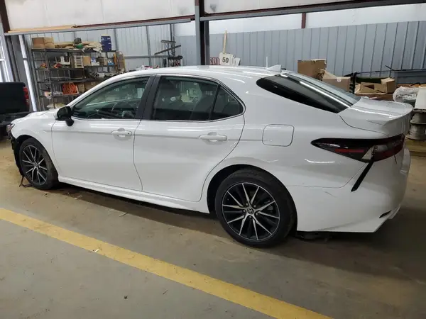 4T1G11AK7MU550520 2021 TOYOTA CAMRY - Image 2
