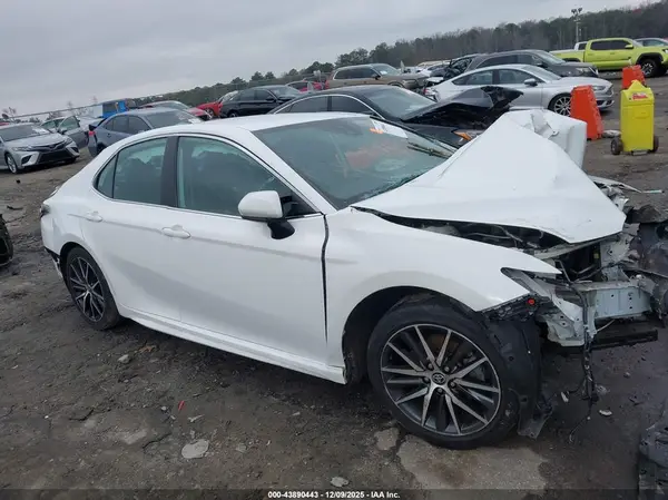 4T1G11AK7MU553546 2021 TOYOTA CAMRY - Image 1